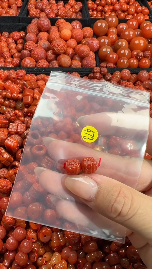 南红玛瑙未镶嵌颈饰1