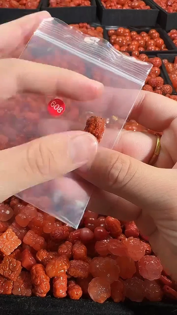 颈饰未镶嵌南红玛瑙1