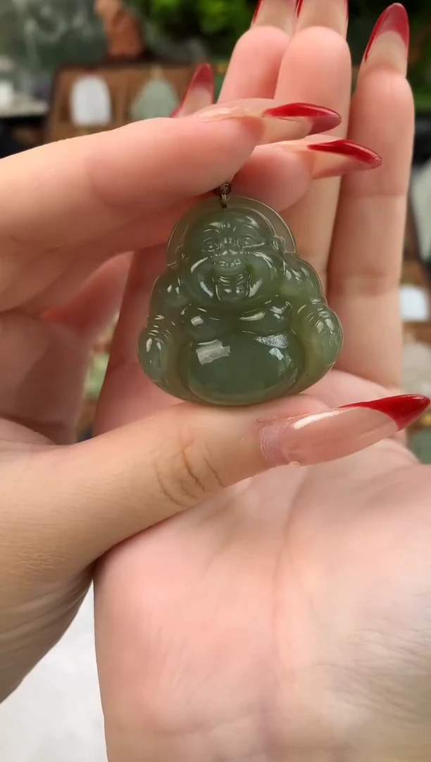 颈饰未镶嵌和田玉吊坠