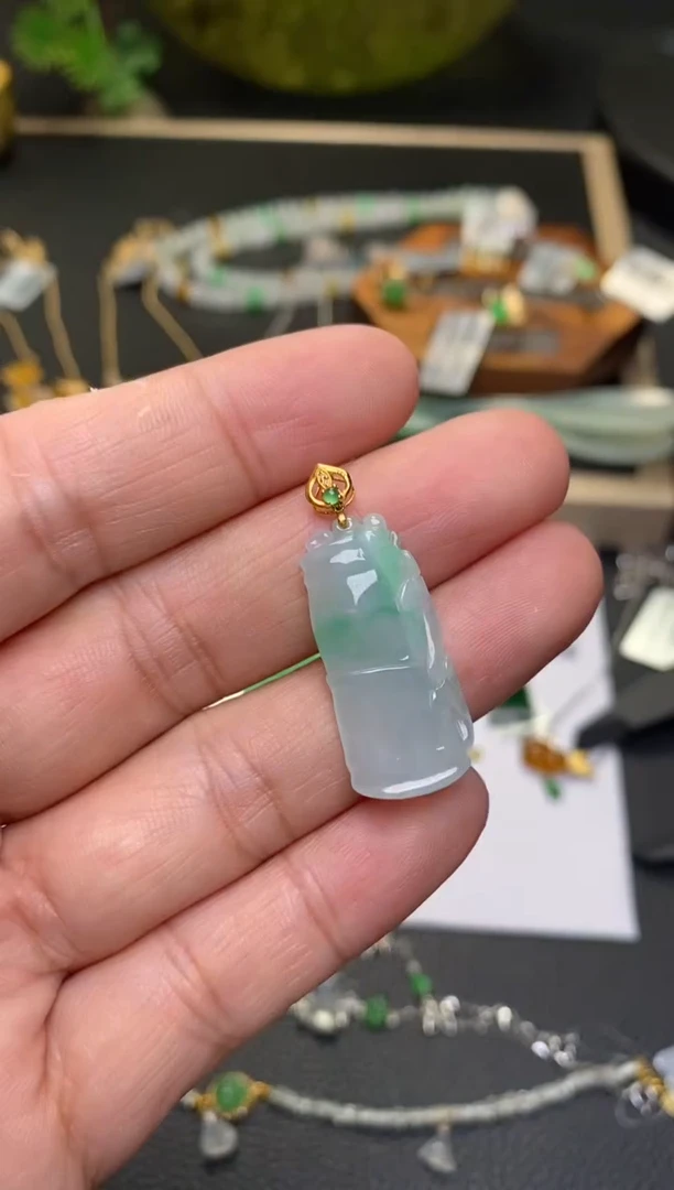 颈饰18K金镶嵌翡翠净货38454