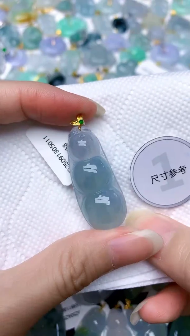 颈饰18K金镶嵌翡翠天然A货翡翠