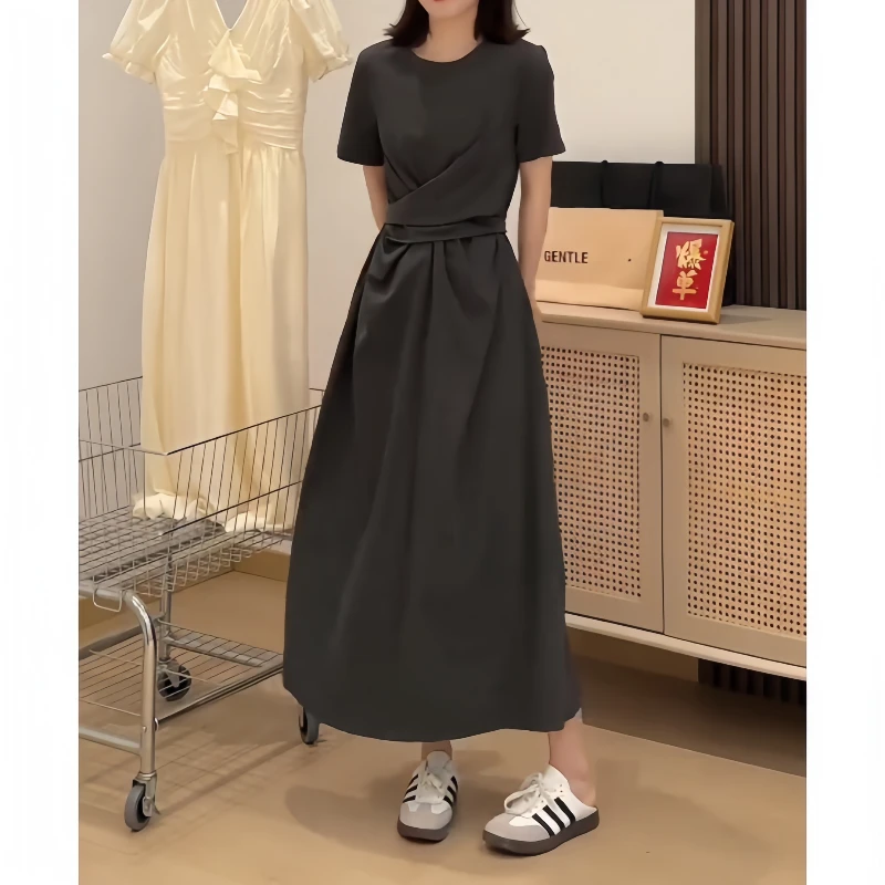 秋季赫本风时尚复古泡泡袖显瘦短袖休闲风宽松收腰显瘦黑裙连衣裙