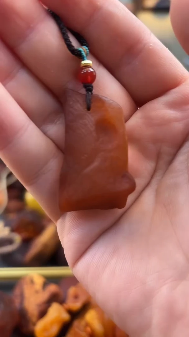 未镶嵌颈饰琥珀吊坠