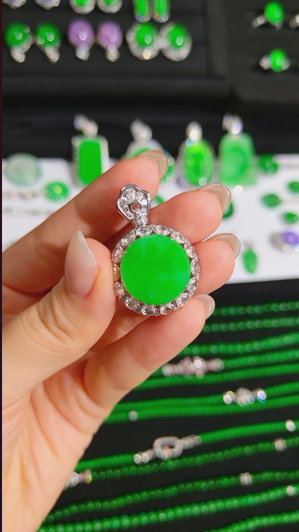 吊坠(不含链)18K金镶嵌翡翠圆牌