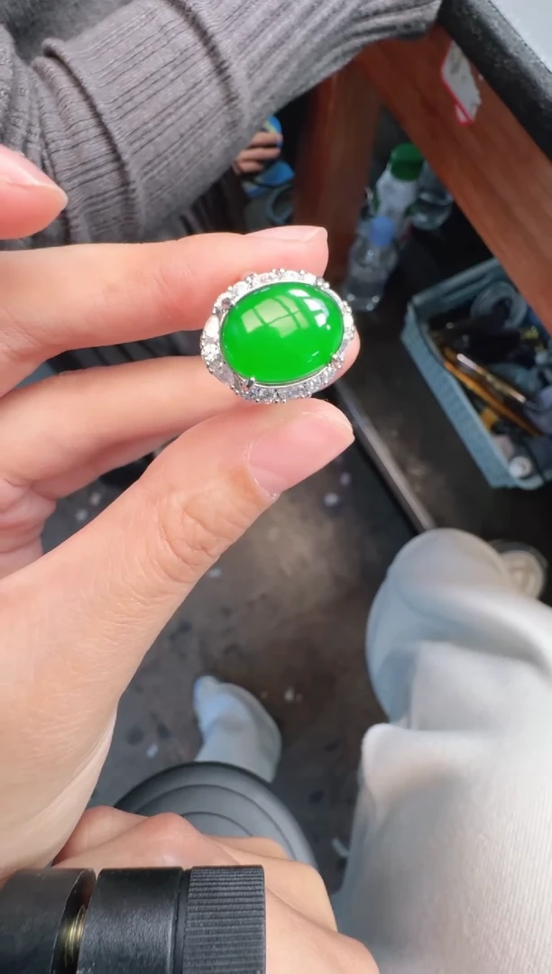 未镶嵌定制翡翠A货有轻微色差属于正常现象，戒指1