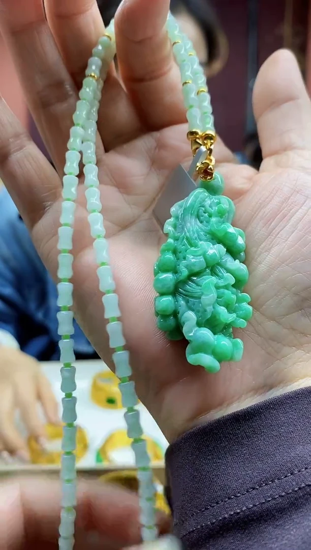 颈饰未镶嵌翡翠吊坠