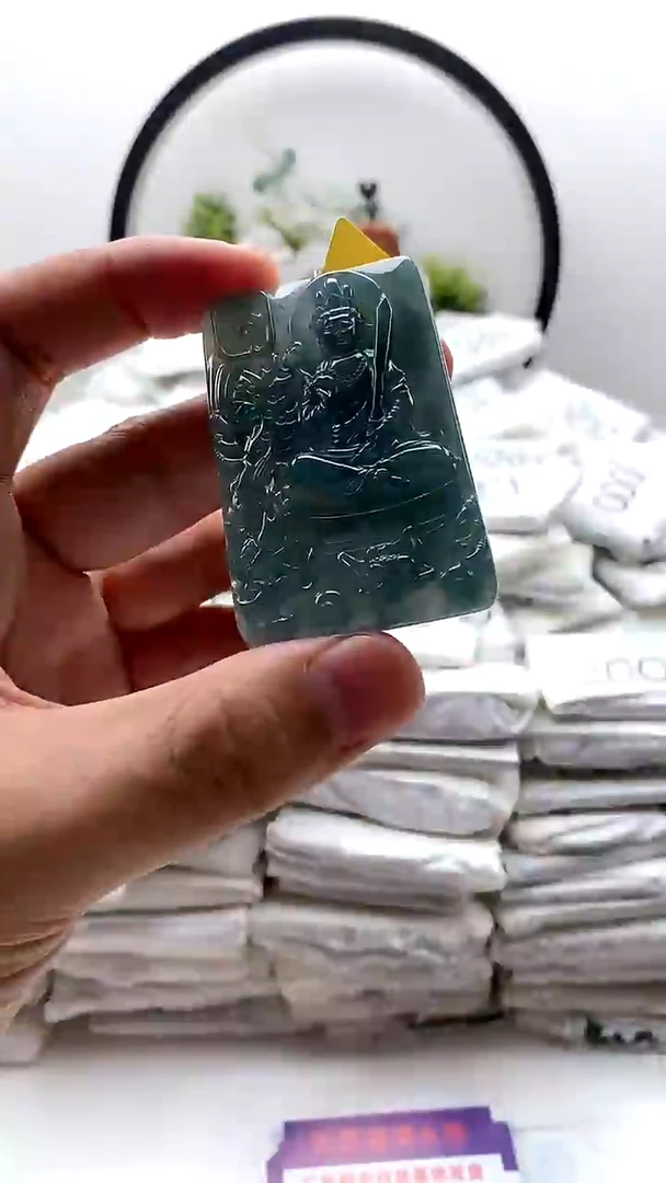 翡翠未镶嵌颈饰虚空藏