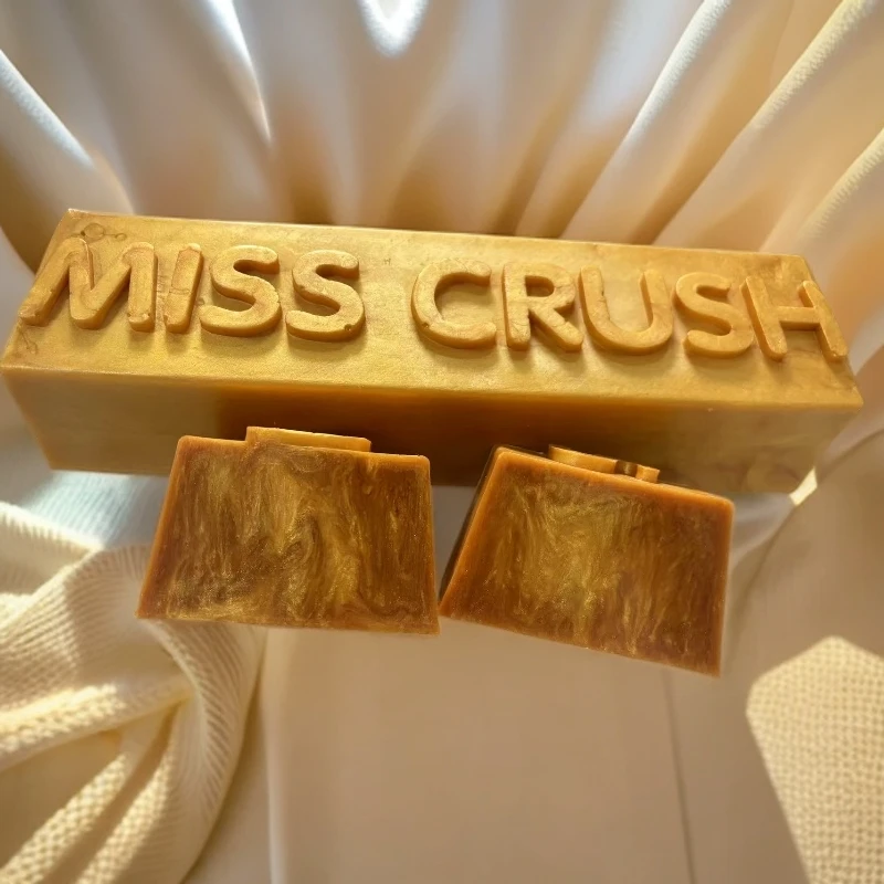 蜗牛原液双色渲染黄金皂