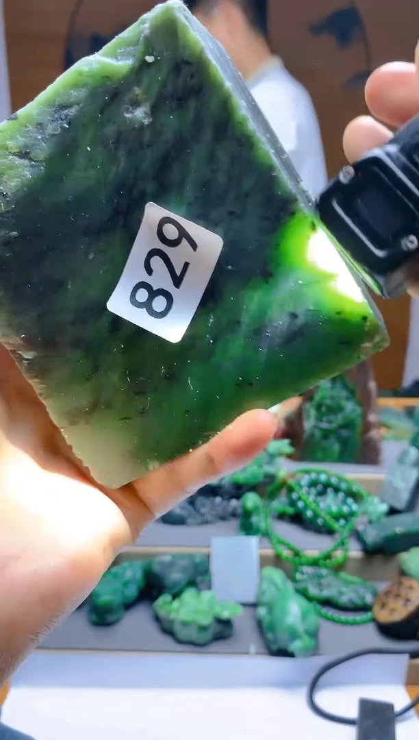 和田玉（碧玉）未镶嵌珠宝半成品1