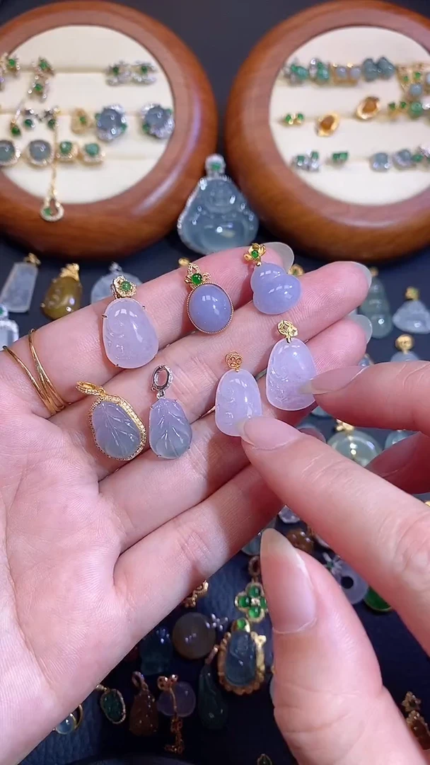 翡翠18K金镶嵌颈饰天然A货翡翠