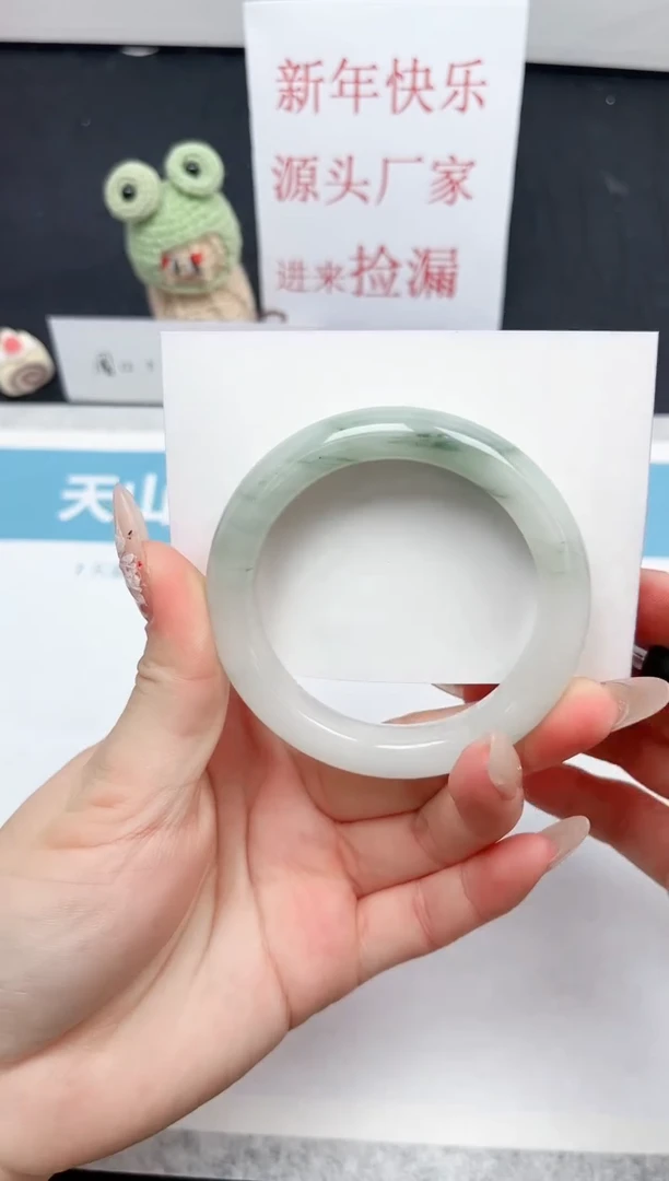 【闪购商品】石英质玉手镯未镶嵌12-52.5