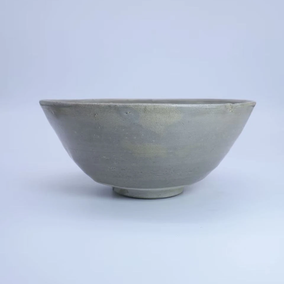 65: 明 青釉刻花纹大碗