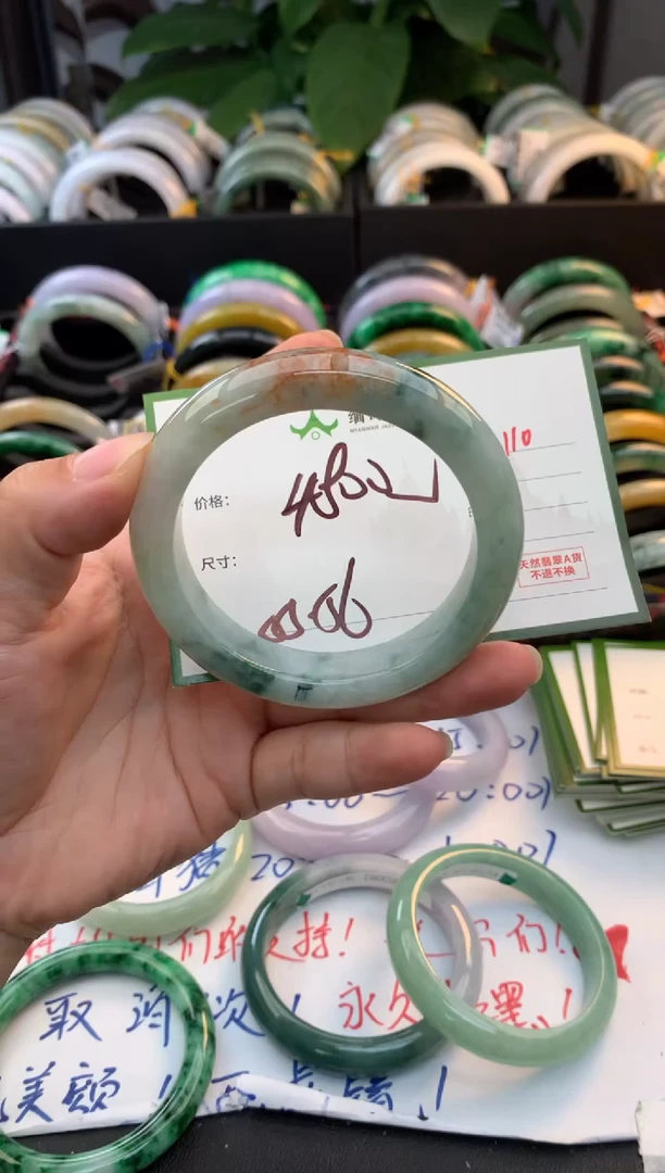 未镶嵌定制翡翠毛货需精细抛光+多人