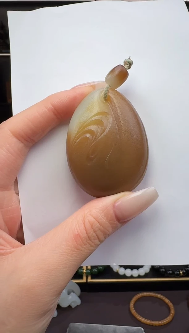 颈饰未镶嵌和田玉七*糖白挂件