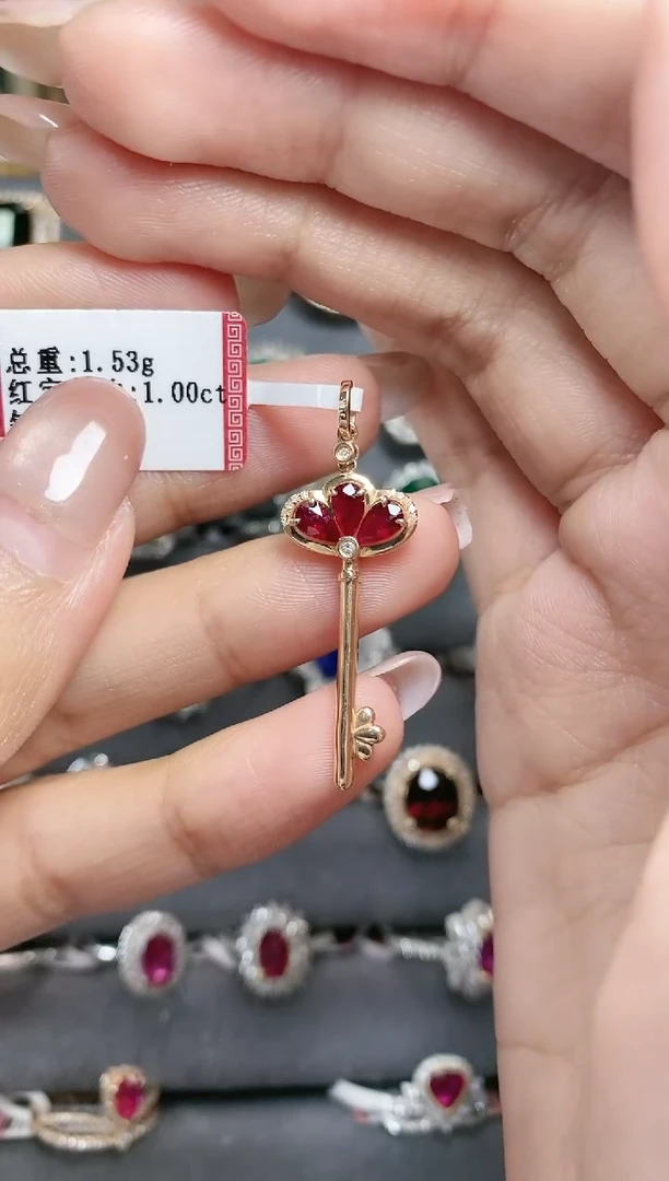 18K金镶嵌吊坠红宝石·