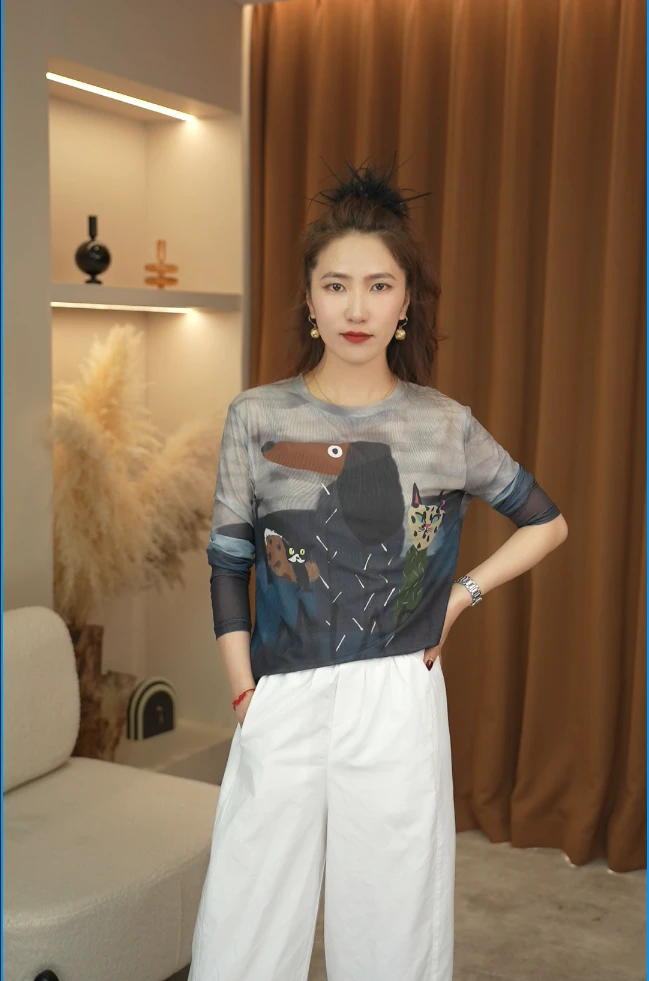 独特别致圆领上衣女春夏新款涂鸦印花网纱打底衫时髦洋气0722