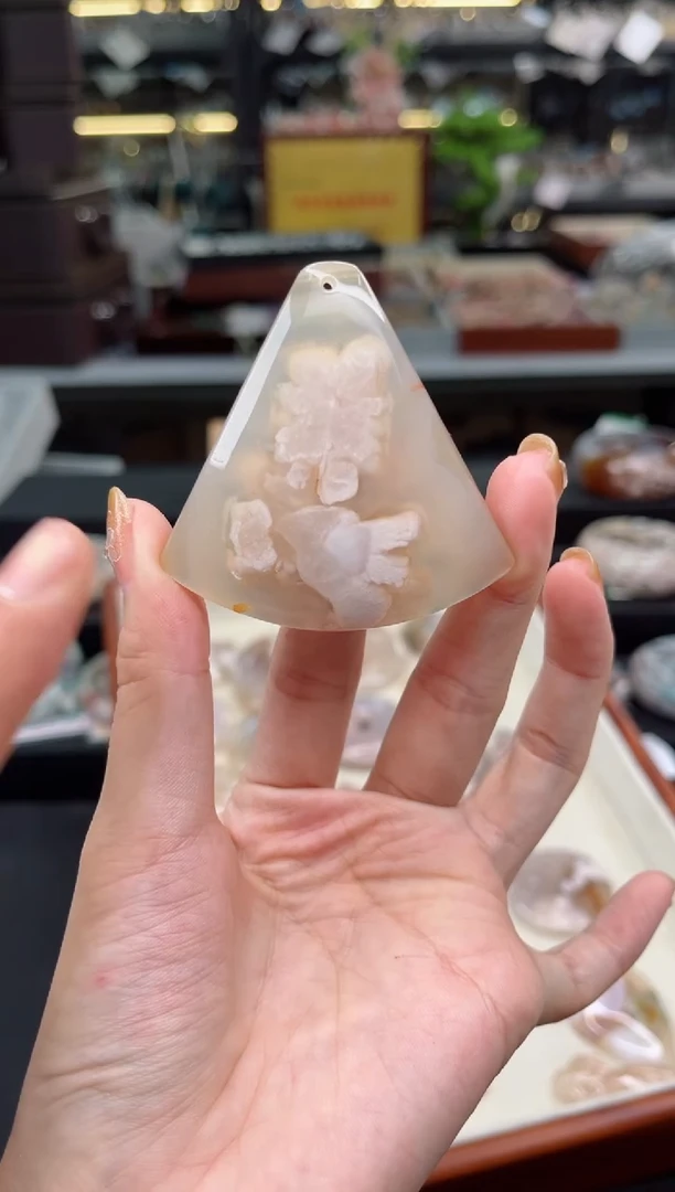 【闪购商品】石英质玉吊坠(不含链)未镶嵌多样性发货其一