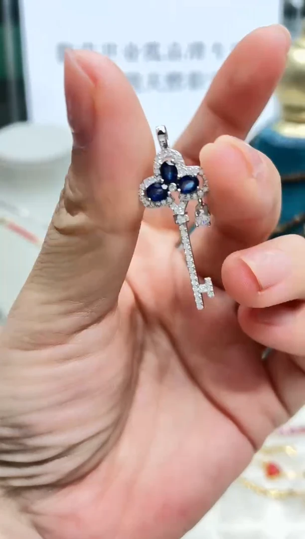 吊坠蓝宝石银S925镶嵌020ZB1207产品一个（多样性）