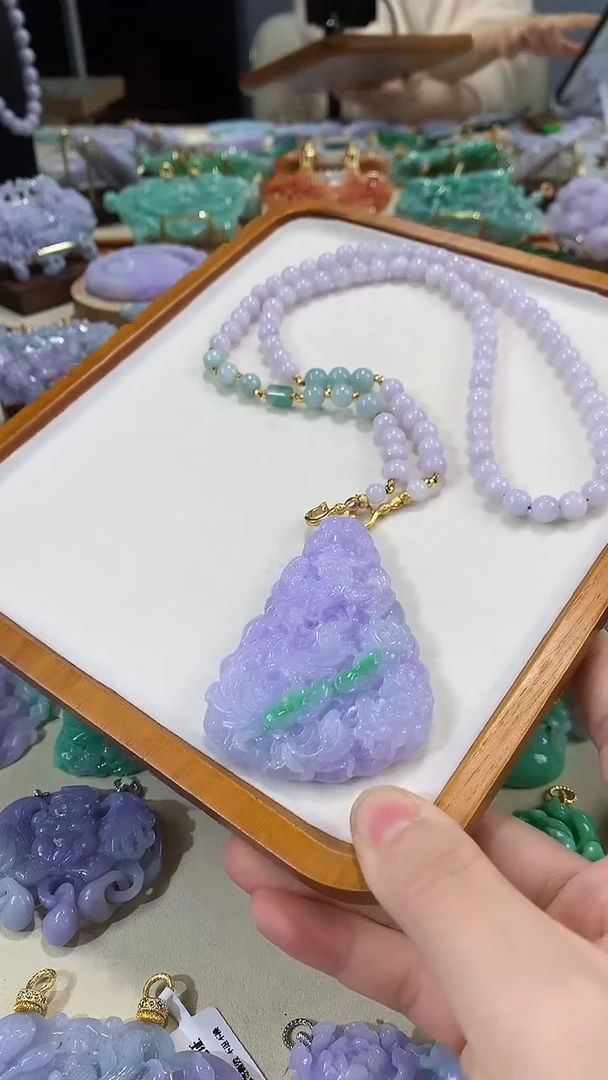 颈饰未镶嵌翡翠吊坠