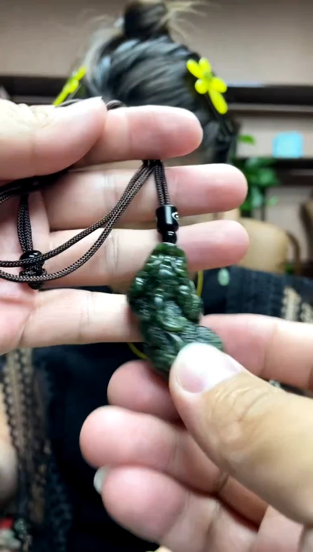 岫玉未镶嵌吊坠·