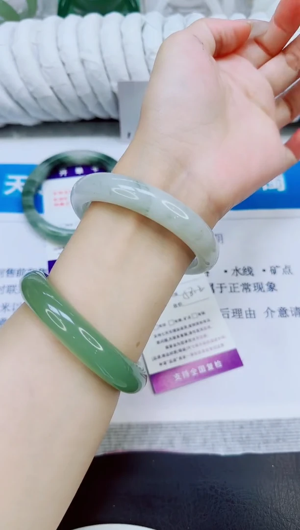 未镶嵌手镯石英质玉104/58.2