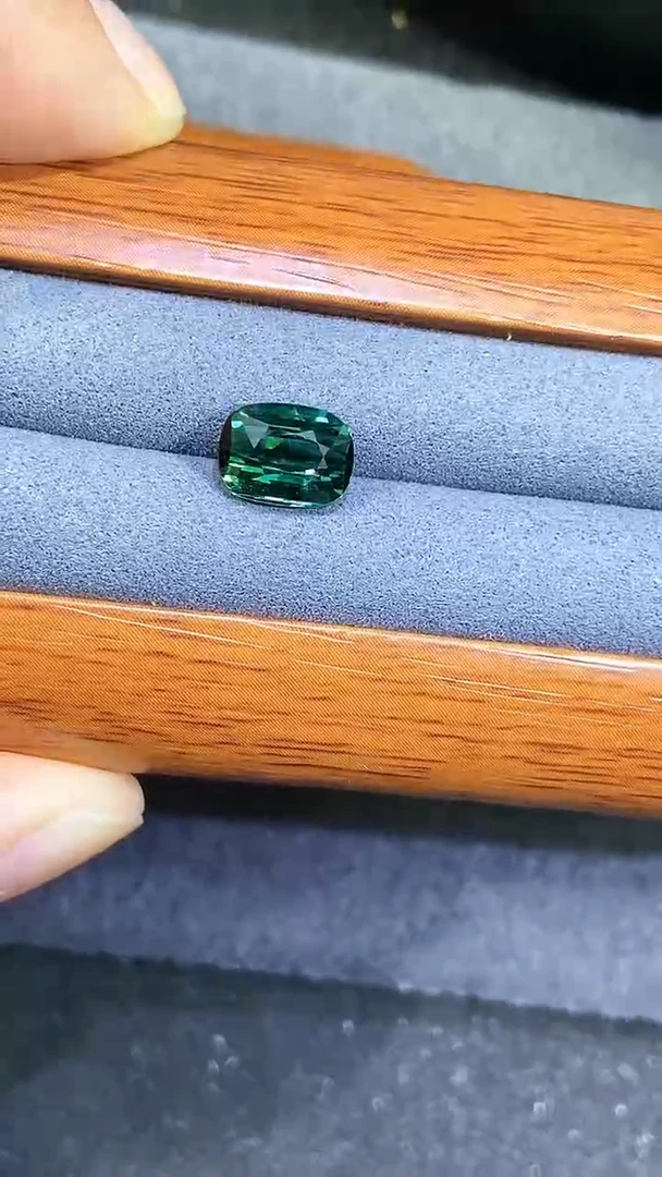 【闪购商品】定制碧玺定制未镶嵌玻璃体2.33克拉吉尔德vb拉贡