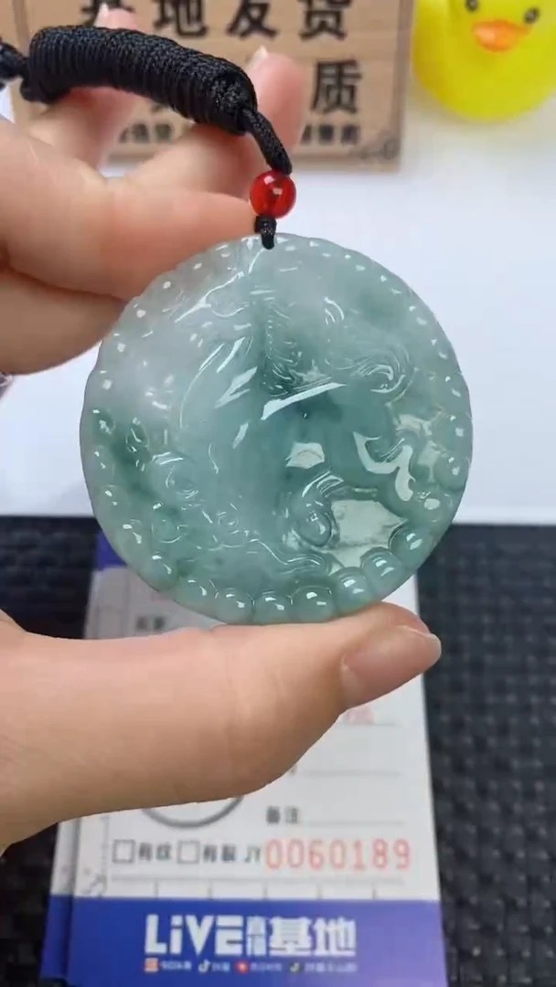 翡翠未镶嵌颈饰