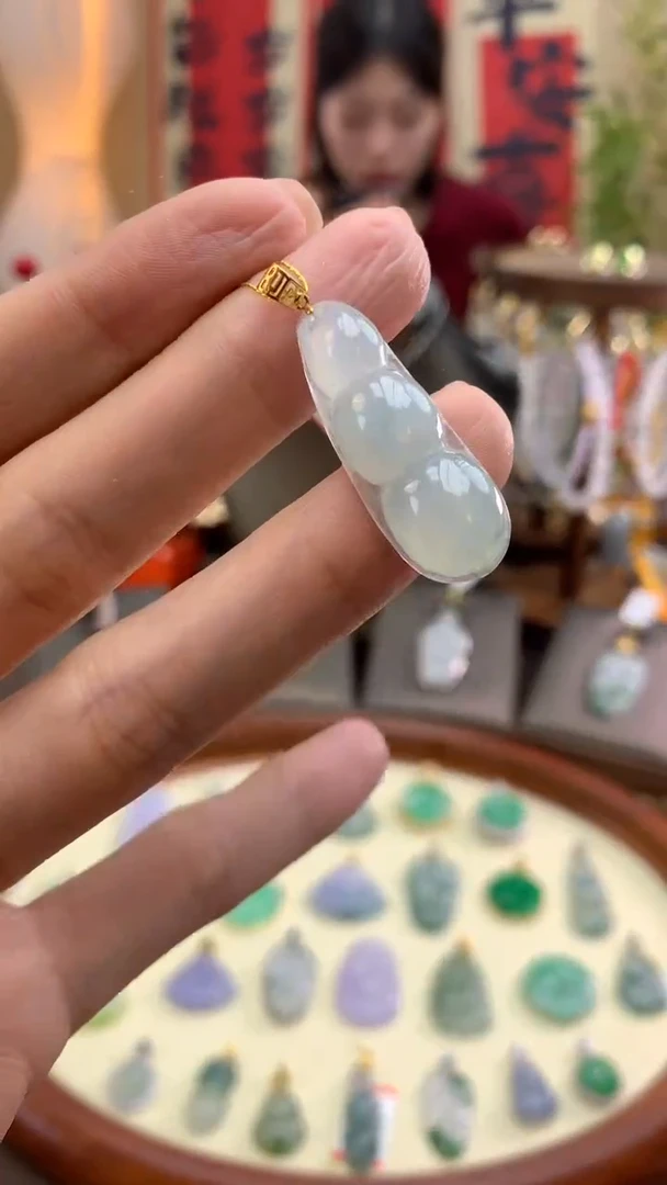 【闪购商品】翡翠颈饰18K金镶嵌豆子