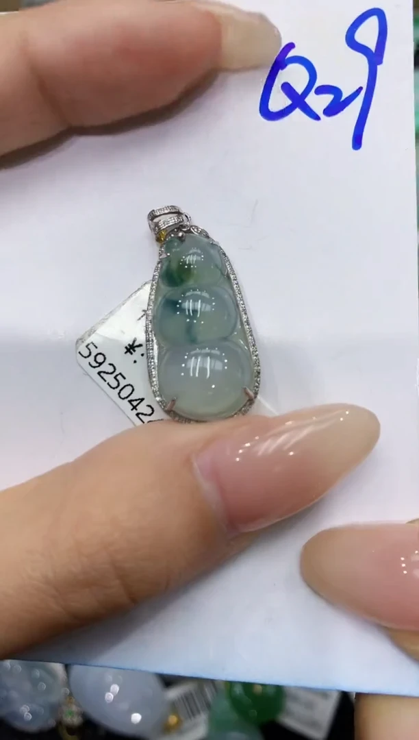 翡翠18K金镶嵌颈饰111111111111