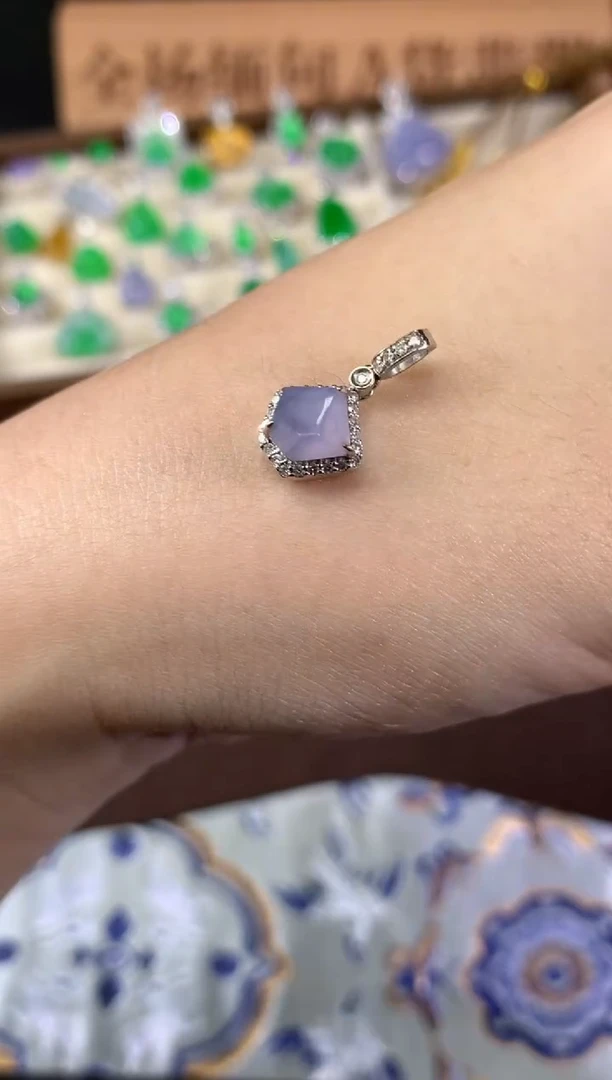 吊坠(不含链)18K金镶嵌翡翠Q118|2800