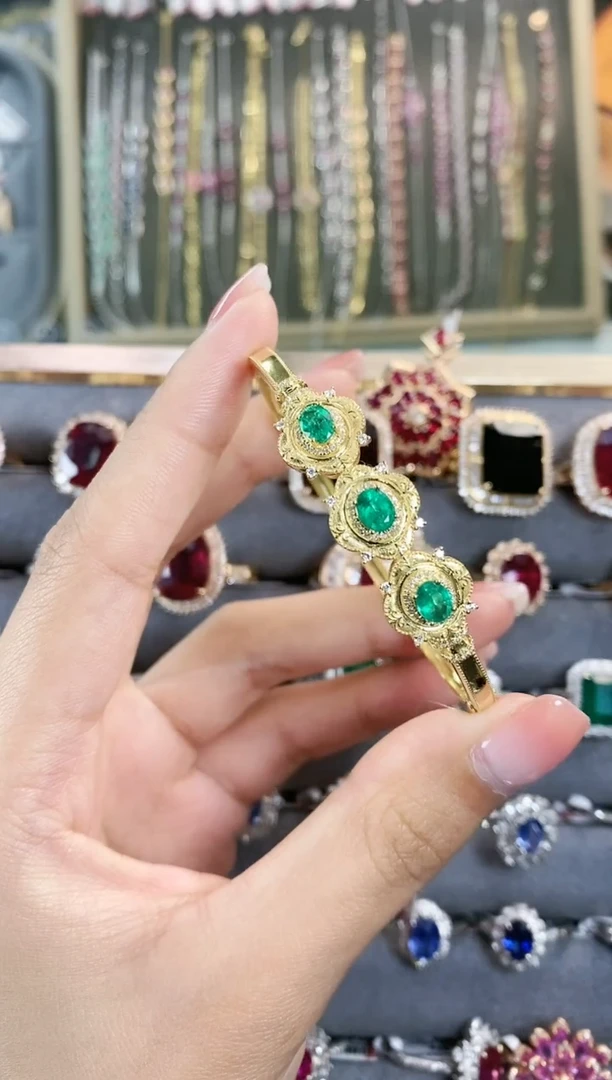 手镯18K金镶嵌祖母绿·