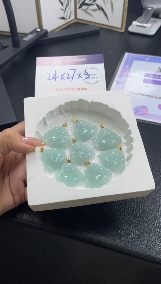 18K金镶嵌挂件翡翠海蓝之谜佛多样性发其一CP配绳19