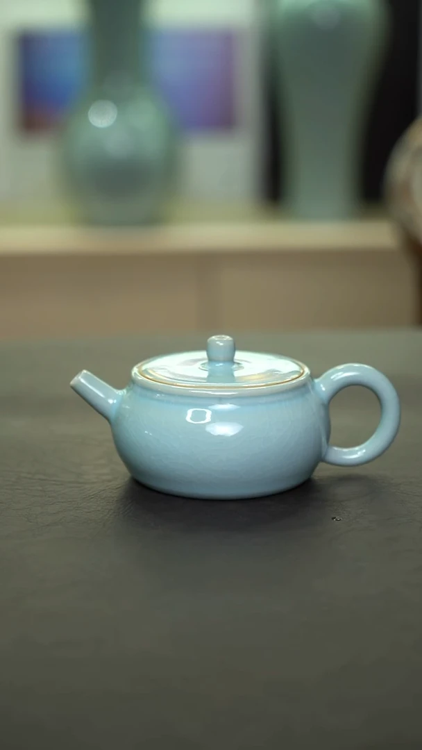 杯子瓷天青半月壶微瑕