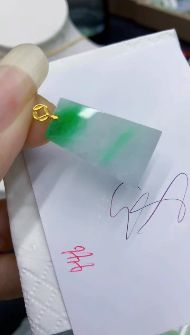 翡翠18K金镶嵌颈饰111111111111