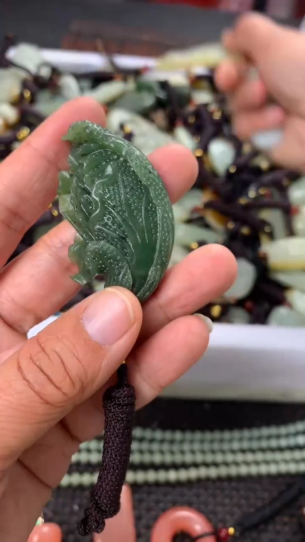 【闪购商品】和田玉颈饰未镶嵌多样性发货没有证书拍一发一有瑕