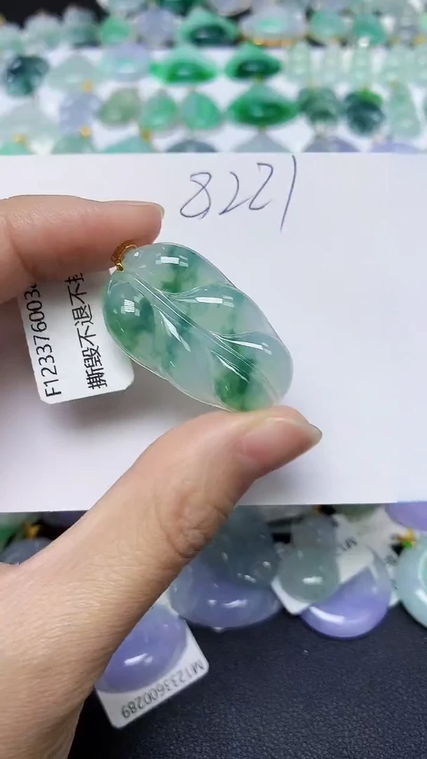 翡翠18K金镶嵌颈饰 天然缅甸翡翠A货