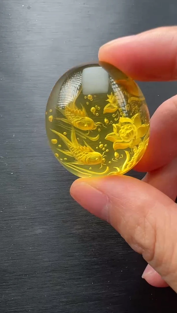 未镶嵌颈饰琥珀连年有余