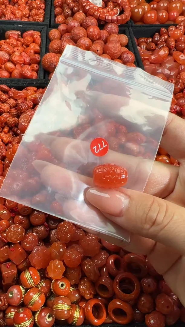 南红玛瑙未镶嵌颈饰1