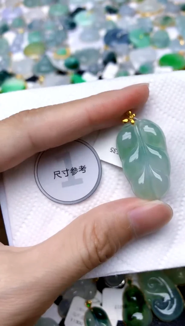 颈饰18K金镶嵌翡翠天然A货翡翠