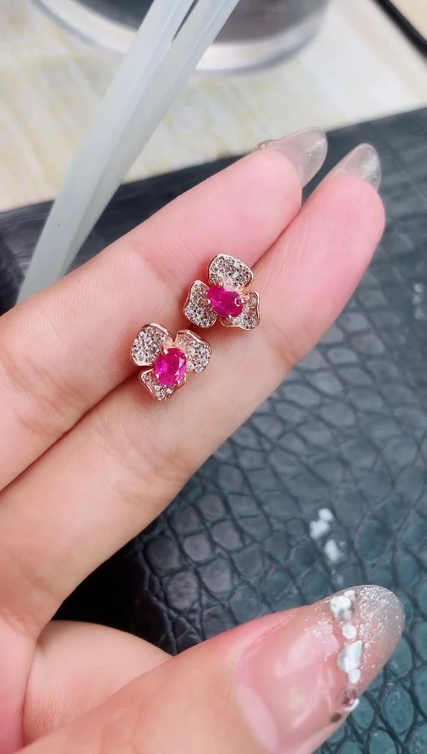 【闪购商品】红宝石耳饰银S925镶嵌耳饰