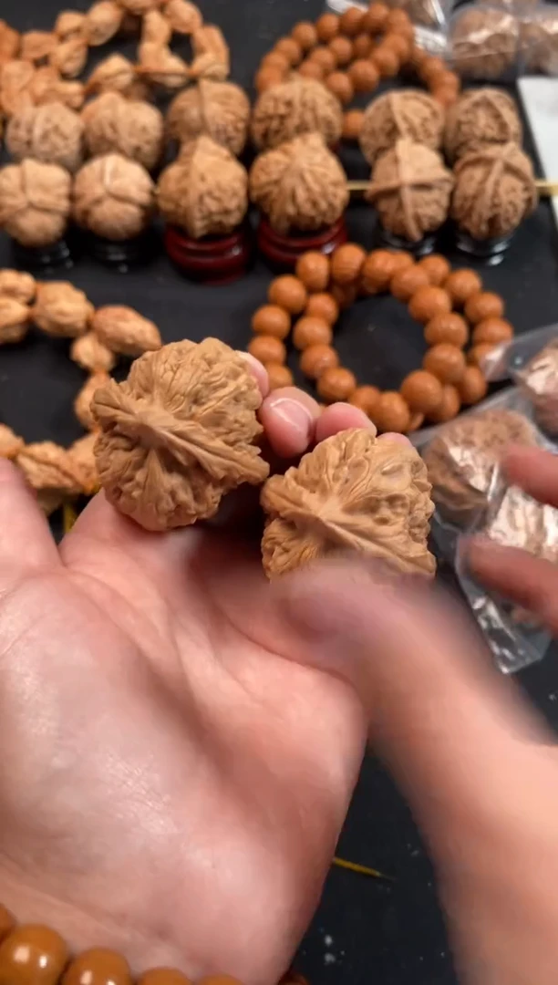 文玩核桃把件红锦鲤40尺A147