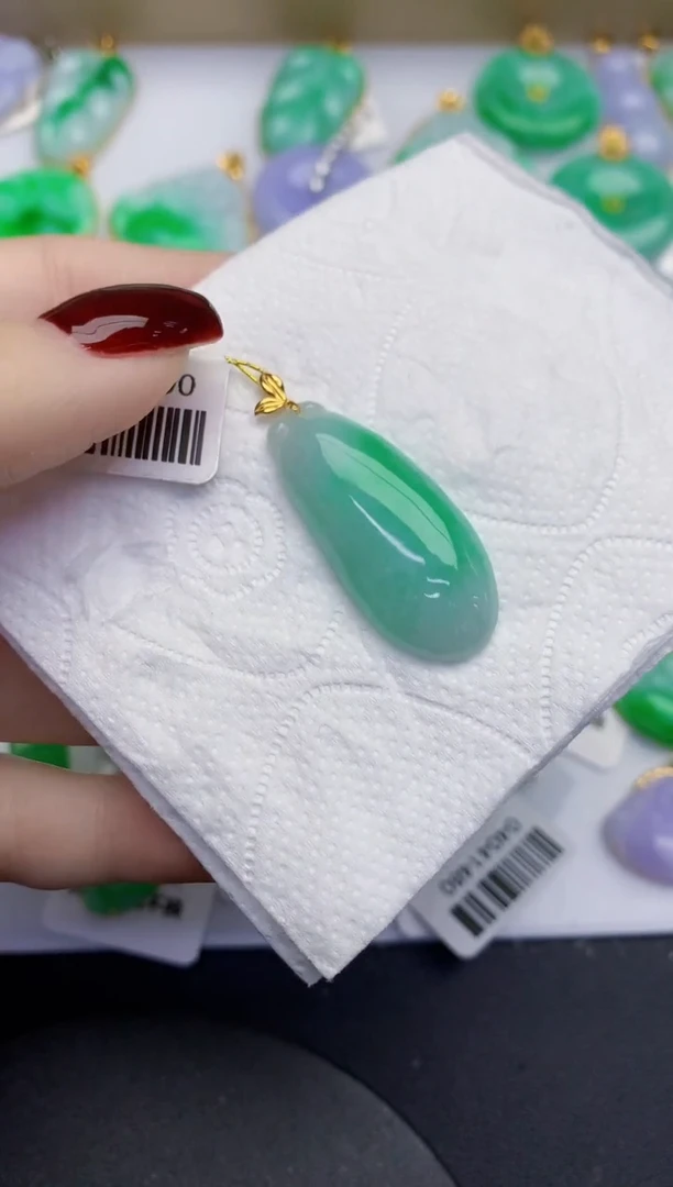 颈饰18K金镶嵌翡翠缅甸天然翡翠A货