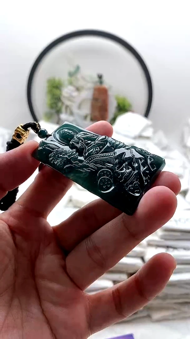 颈饰未镶嵌翡翠大日如来