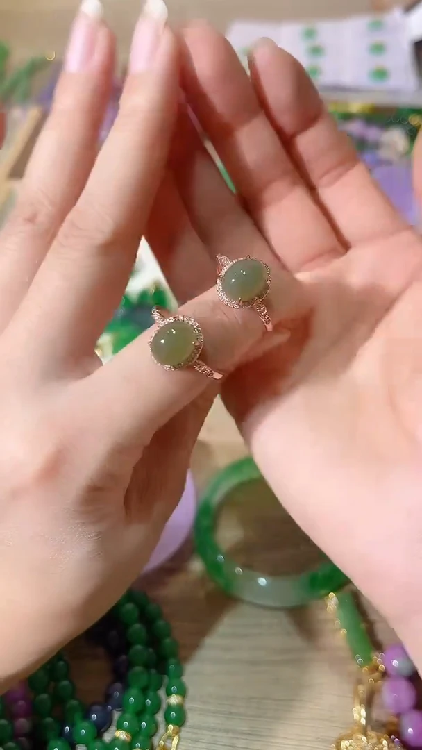 未镶嵌戒指和田玉蛋面戒指