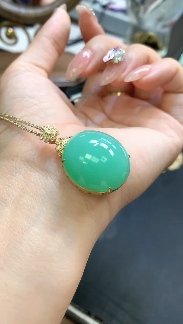 18K金镶嵌挂件翡翠蛋面不含链