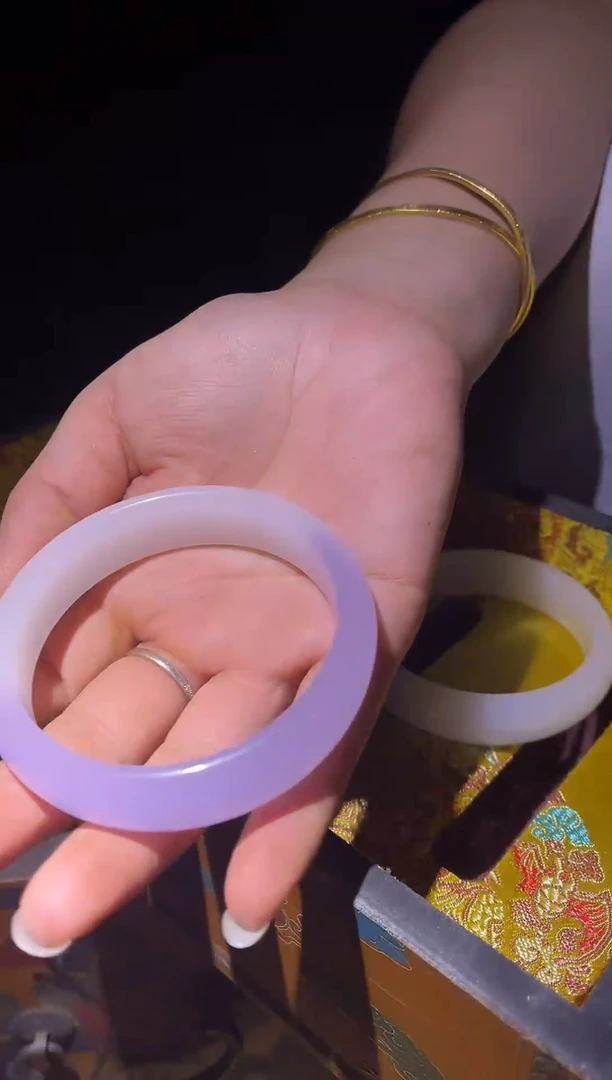 和田玉手镯未镶嵌和田玉半紫手镯一只给