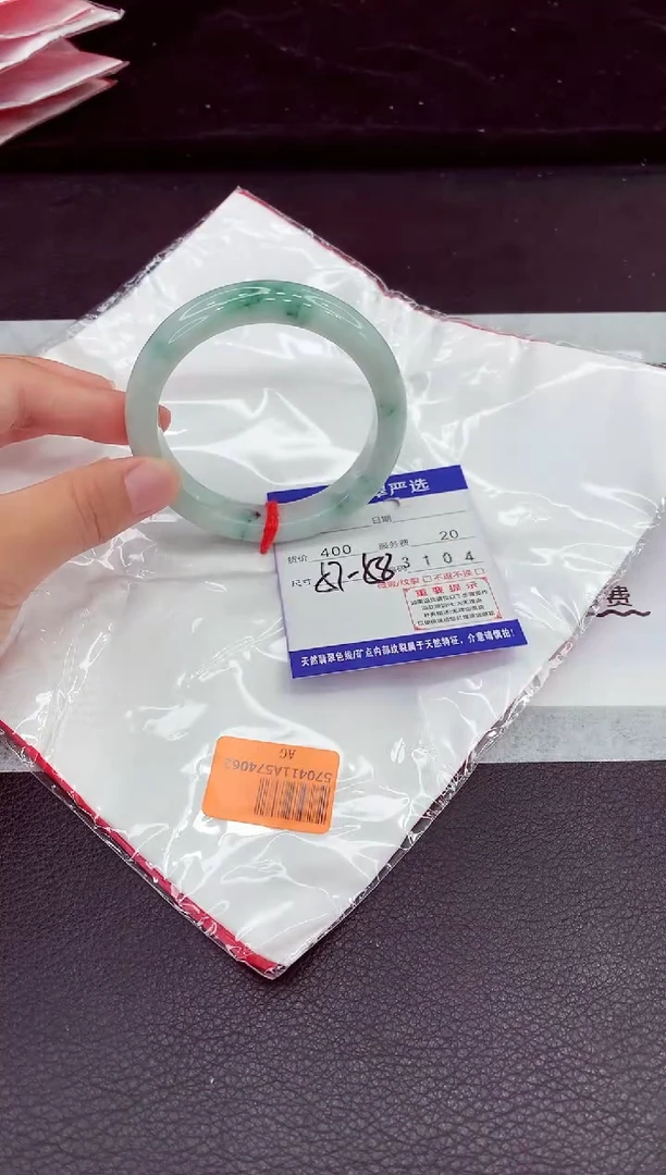 翡翠手镯未镶嵌1