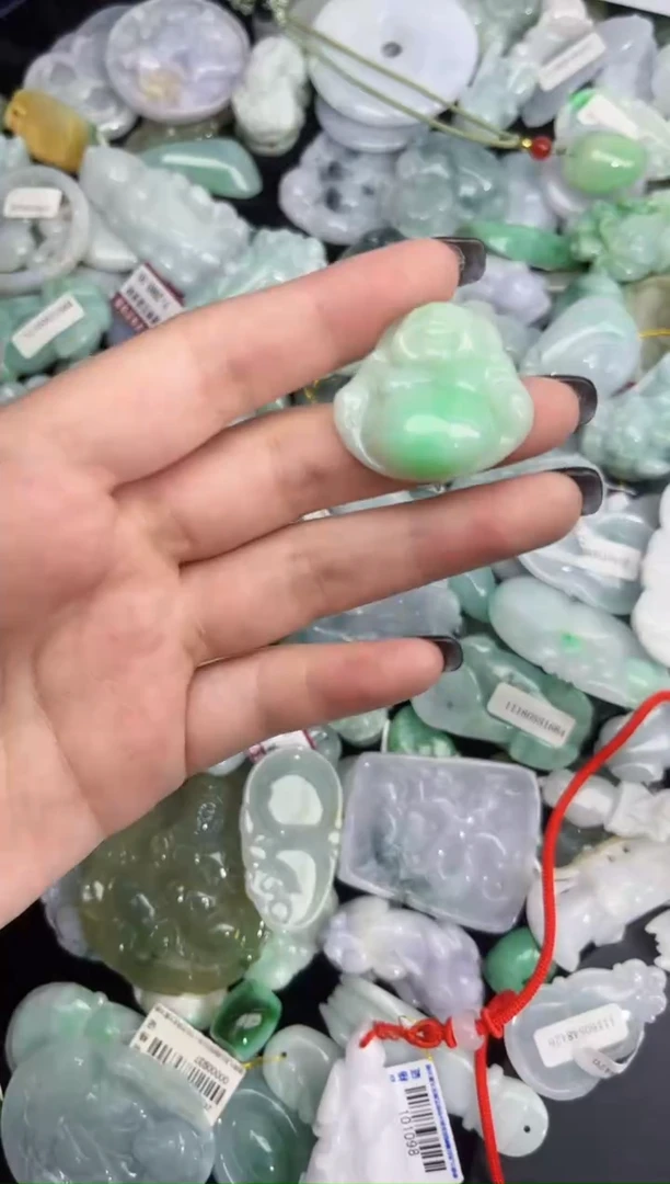 颈饰未镶嵌翡翠缅甸翡翠A货吊坠