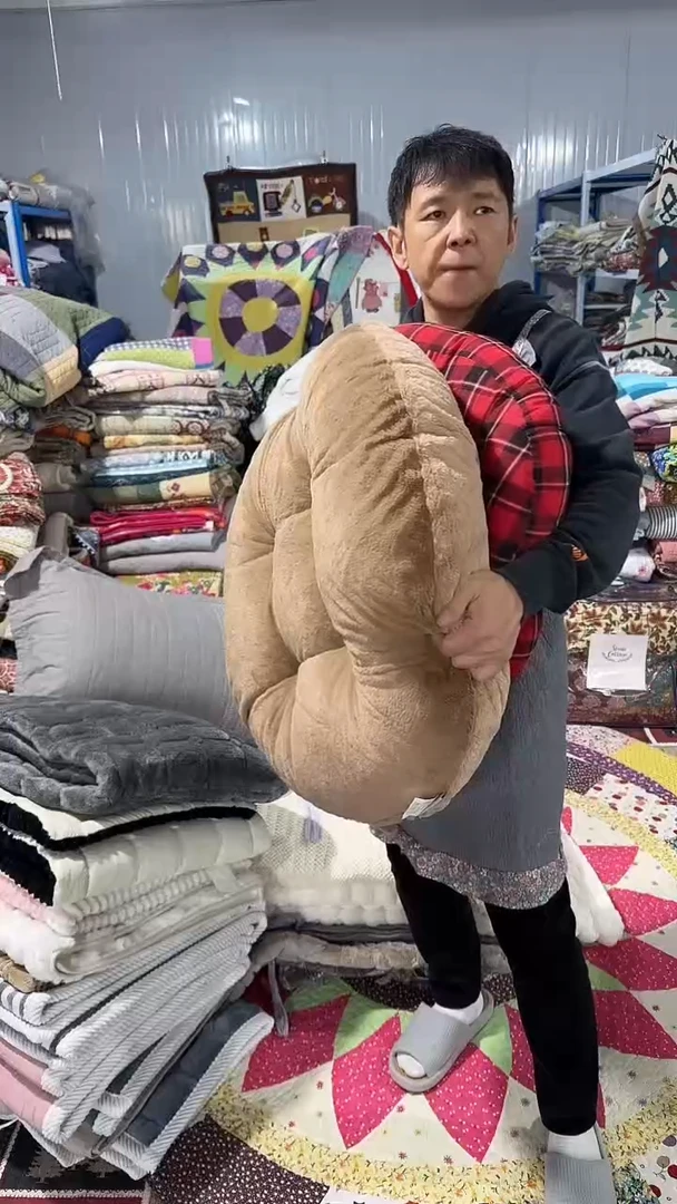 棉花J**O两个抱枕