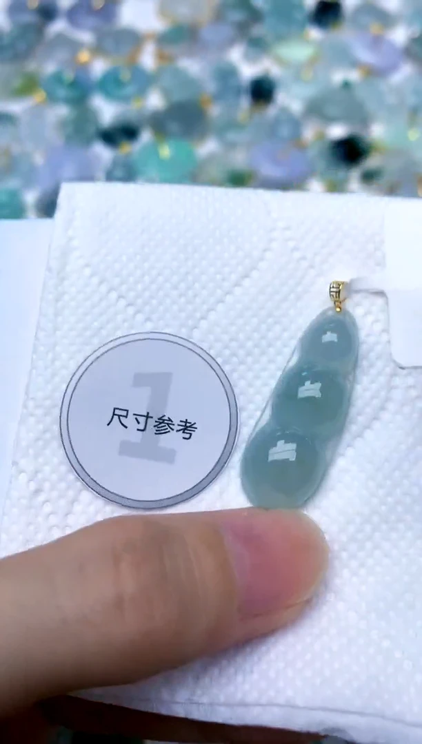 颈饰18K金镶嵌翡翠天然A货翡翠